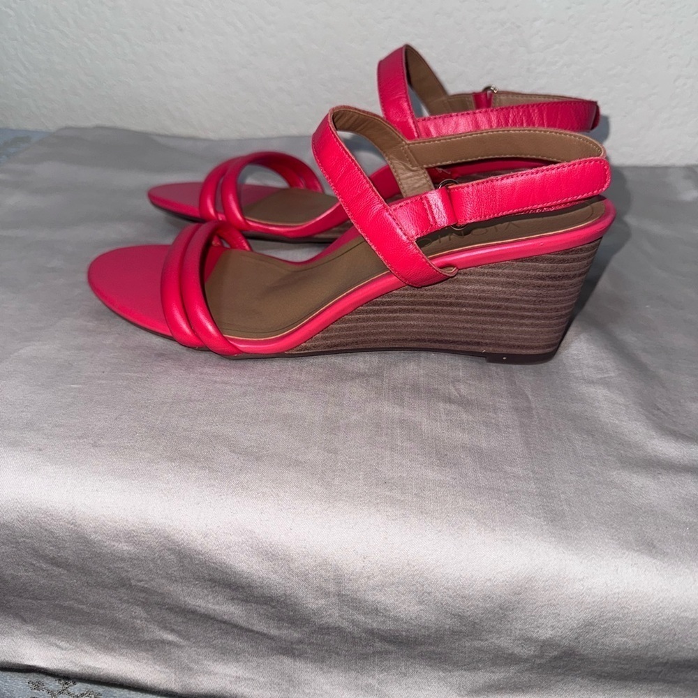 VIONIC Emmy Women's Size 9/EU 41 Coral Pink Orthotic Slingback 3" Wedge Sandals - Picture 4 of 11